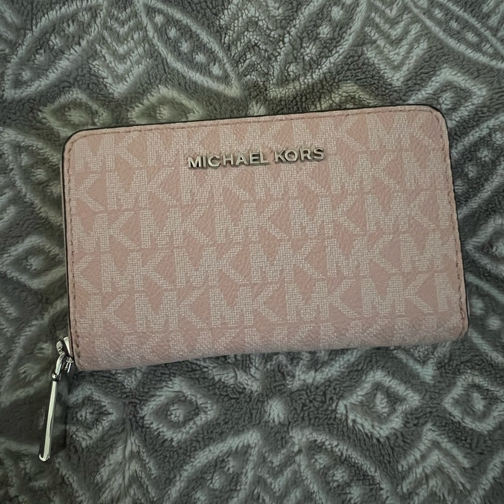 SOLD Michael Kors card wallet